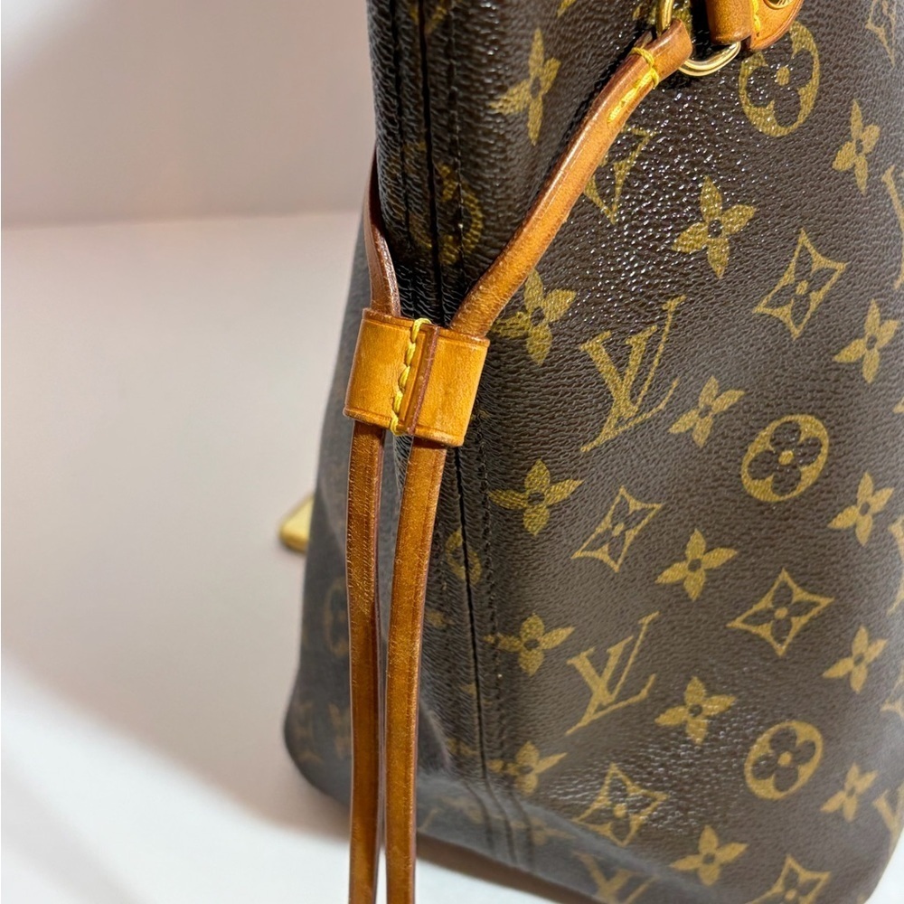 AUTHENTIC Louis Vuitton Monogram MM Neverfull - Picture 4 of 13